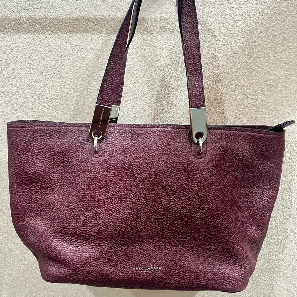 Marc Jacobs Pike Place East/West Women’s Leather Tote Purse Bag
